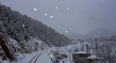 Kızıldağ Yaylası beyaza büründü