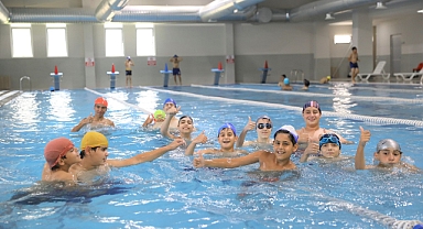 Yüreğir’de 4 mevsim yüzme keyfi