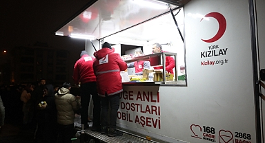 Kızılay afet bölgelerinde beslenme hizmetlerini sürdürüyor