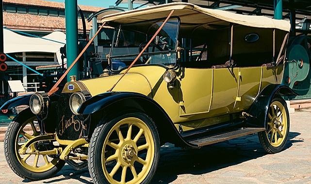 Atatürk'ün otomobili Koç Müzesi'nde