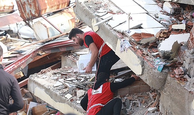 Depremdeki can kaybı 49 bin 589'a ulaştı