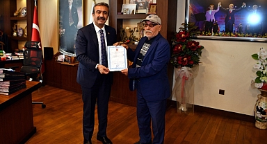 Herkes arsa ararken o arsasını bağışladı