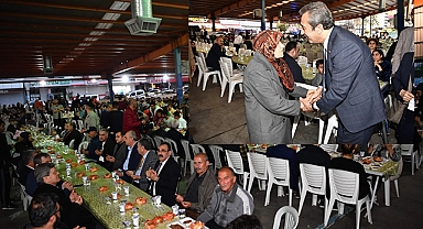 Soner Çetin iftarını Toros Mahallesi’nde açtı