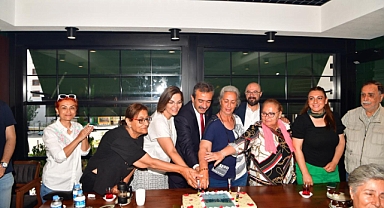 Huzurevi sakinlerine anneler günü kutlaması