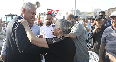 Karalar, halkla el ele, omuz omuza…