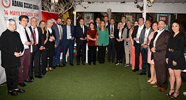 Meslekte 50 ve 30 Yılını dolduran Eczacılara Plaket