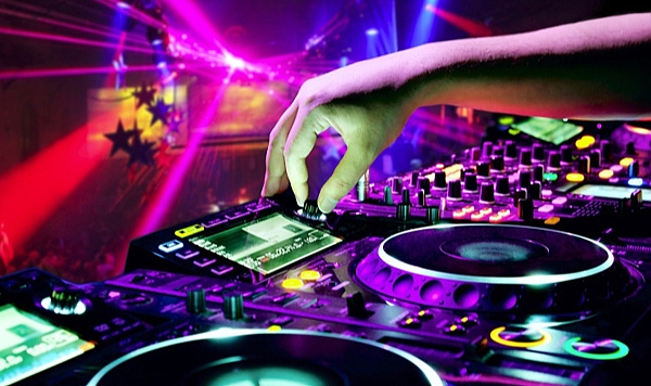 Mitinglerde çalınan müzik için telif uyarısı
