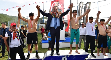 Salbaş’ta başpehlivan Mehmet Çelebi