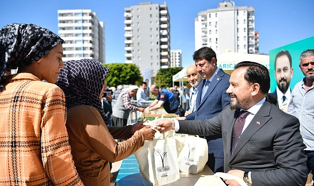 Sarıçam Belediyesi'nden rekor fide dağıtımı