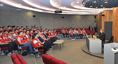 Vali Elban gönüllü gençlerle buluştu