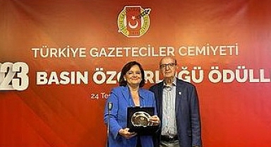 Basın Özgürlüğü Ödülü Çiğdem Toker’in