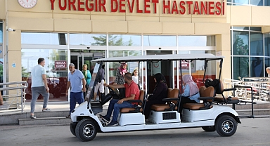 Yüreğir Belediyesi hastaları golf arabası ile taşıyor!