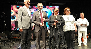 Altın Koza'da 'onur ödülleri' sahiplerine verildi