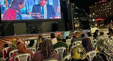 Altın Koza ilçelerde şimdiden halkla buluştu