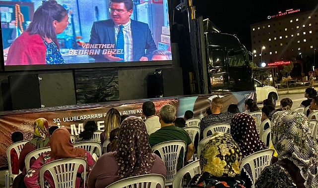 Altın Koza ilçelerde şimdiden halkla buluştu