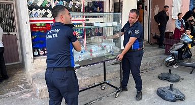 Kaldırımlar yeniden yayaların kullanımına açıldı