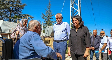 Karalar, depremzedelerle bir araya geldi