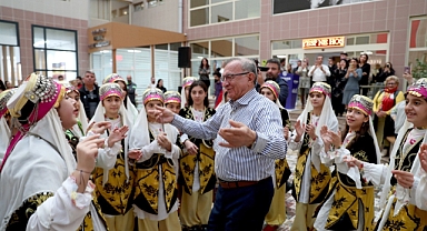 Başarılarını Başkan Akay'la paylaştılar
