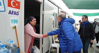 Bilge başkan depremzedeleri yalnız bırakmıyor