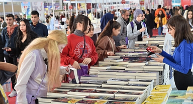 Yılın ilk kitap fuarı Adana’da açıldı