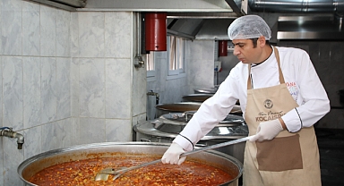 Yüreğir'de her gün 4 bin 200 sofraya sıcak yemek