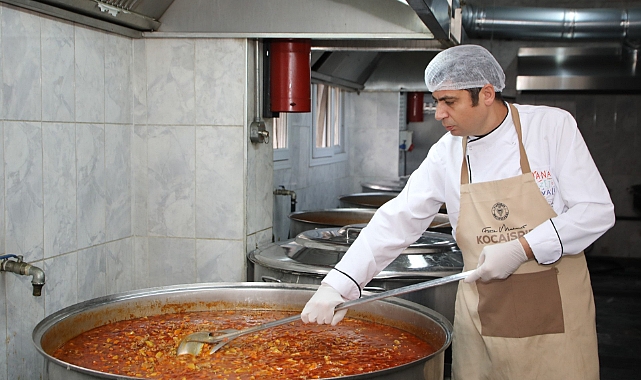 Yüreğir'de her gün 4 bin 200 sofraya sıcak yemek