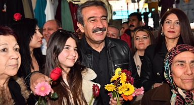Soner Çetin sosyete pazarında coşkuyla karşılandı