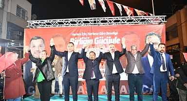 Bilal Uludağ'dan miting gibi mahalle toplantısı