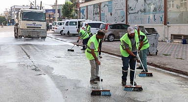Yüreğir'de sokaklar deterjanla yıkanıyor