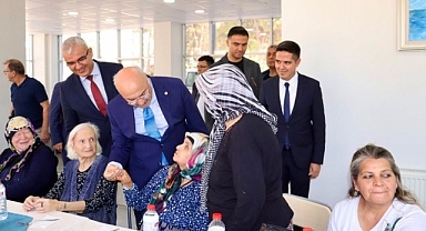 Adana Huzurevi'nde coşkulu bayramlaşma