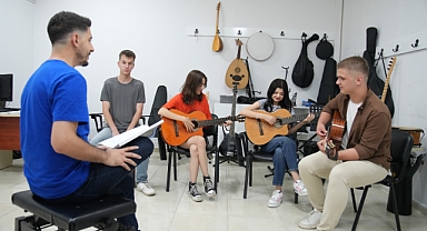 Seyhan Belediyesi'nde ücretsiz yaz kursları başladı