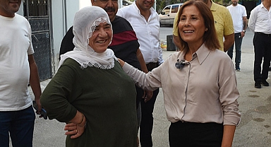 Oya Tekin, sokak sokak gezip Seyhanlılarla buluştu
