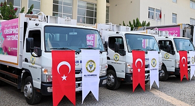Yüreğir'e 10 yeni çöp kamyonu daha