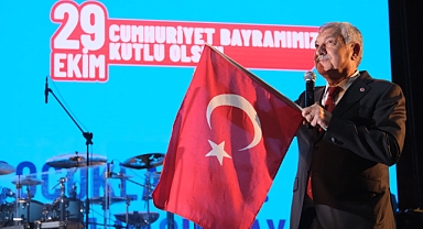Adana'da on binler Cumhuriyet Bayramı'nı kutladı