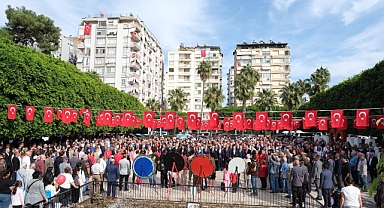 CHP'den görkemli tören