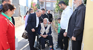 Başkan Demirçalı akülü sandalye hediye etti