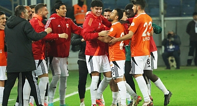 Kaplan 3 puanla dönüyor