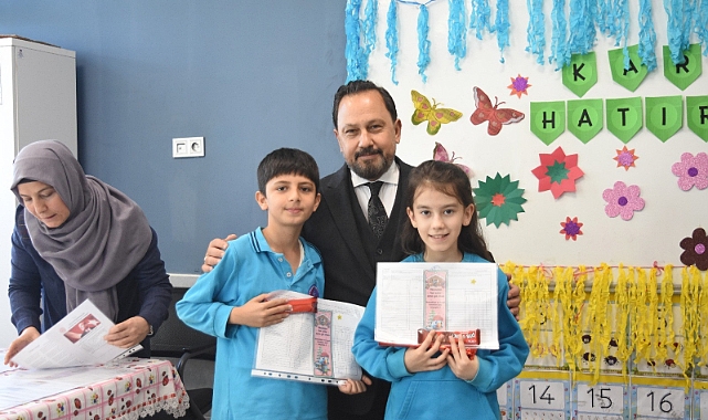 Başkan Uludağ, karne dağıttı