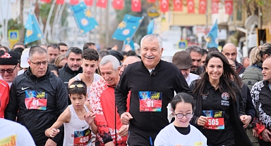 Kurtuluş Yarı Maratonu ve Halk Koşusu yapıldı