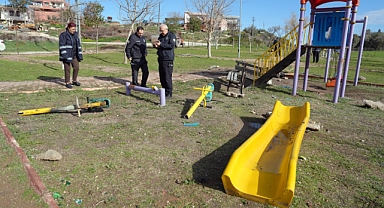 Çukurova'da çocuk parkına çirkin saldırı!