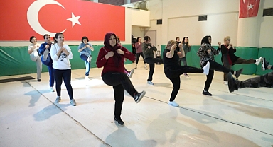 Çukurovalı kadınlar yakın savunmayı öğreniyor