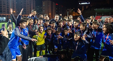 Seyhan Belediyespor'lu gençler Adana şampiyonu