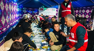 Türk Kızılay Gazze’de her gün 30 bin kişilik iftar veriyor