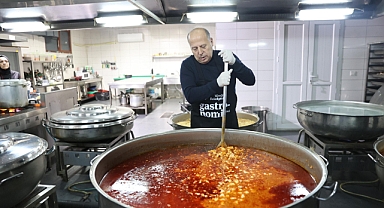 Yüreğir'in mutfağı Ramazan’da aralıksız çalışıyor