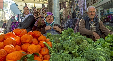 İlkbahar ayında çilek ve domates tüketimi zirvede
