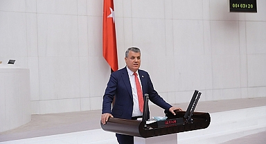 Kimsesiz çocuklara bağışlanan kıyafetleri yağmaladılar