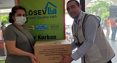 Mutlu et paketleri Adanalı ailelere ulaştırıldı