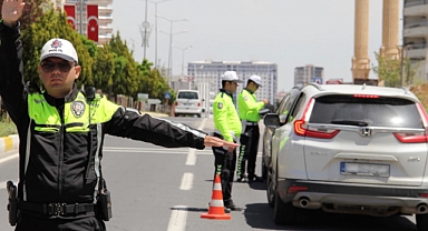 Durdurulan altı araçtan biri ceza yedi