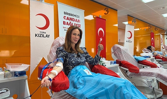 Ünlüler Kızılay'a kan verdi