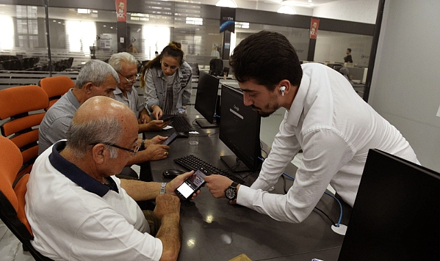 Seyhan'da emeklilere teknoloji eğitimi